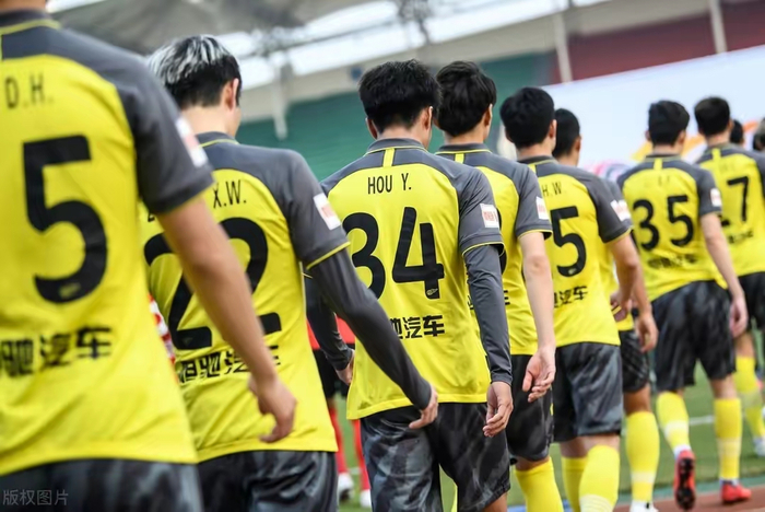 勒沃库森今夜内部沟通广州队强势反弹备战英超，现场解说直呼：密尔沃基雄鹿冲刺阶段绝杀压哨的简单介绍